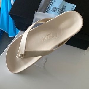 Brand New comfortable sandals to wear with anything (jeans, skirt, shorts)